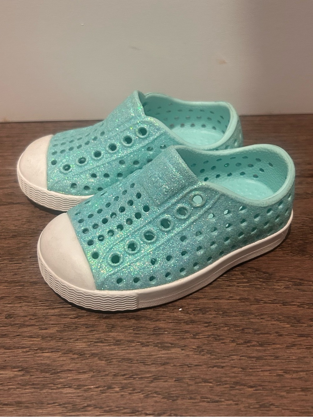 Native Brand Size 4 Toddler Jefferson Glitter Shoes